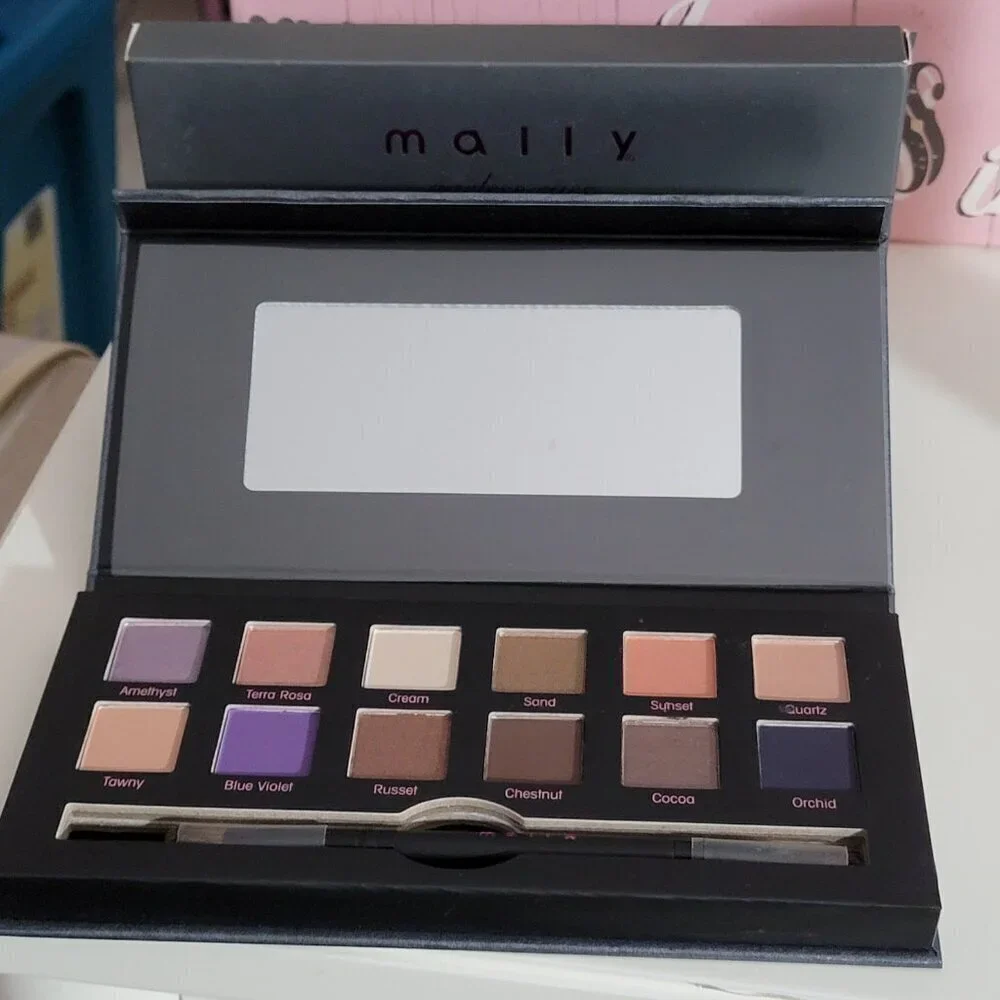 Mally Ageless Eyes Eyeshadow Palette New in Box 12 Colors
